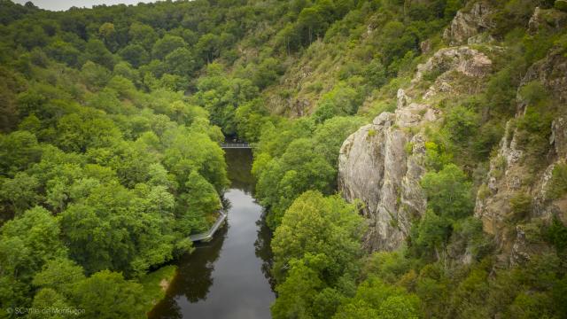 passerelle-gorges-du-cher-2