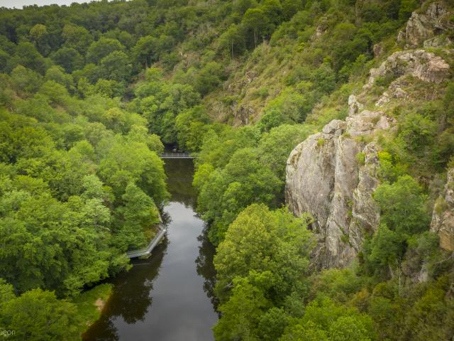 passerelle-gorges-du-cher-2