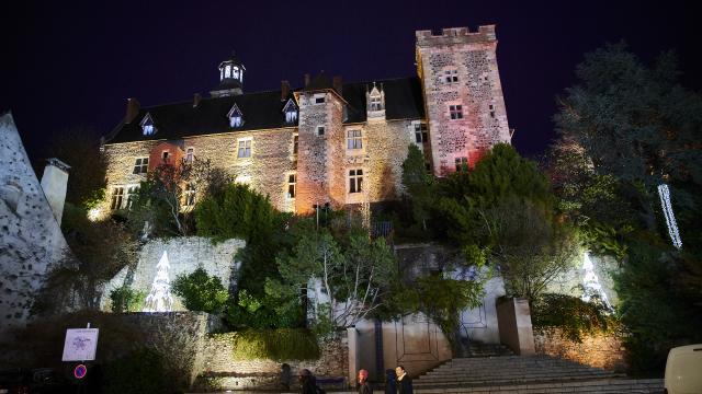 chateau-des-ducs-de-bourbon-montlucon-nocturne-01