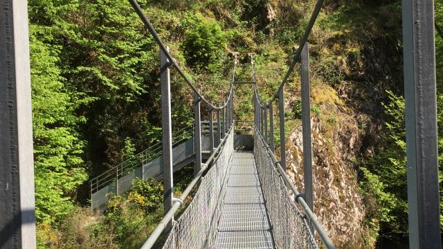 passerelle-gorges-du-cher-05