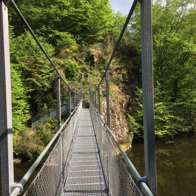 passerelle-gorges-du-cher-05