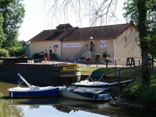 musee-canal-de-berry-audes-06