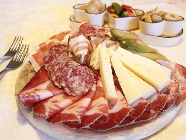 Charcuterie Pays De Montlucon 01