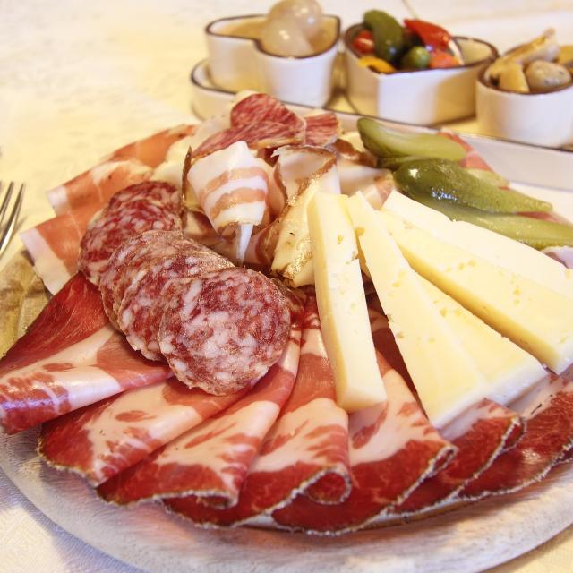 Charcuterie Pays De Montlucon 01